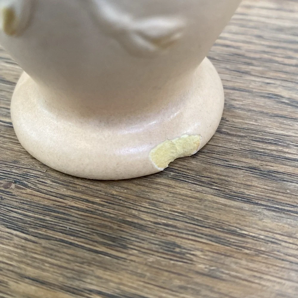 Hull USA J20 4 3/4” Vintage Cream Ceramic Vase with Floral Design. - Picture 8 of 8